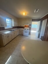 905 Raymond Rd in Jackson, MS - Building Photo - Building Photo