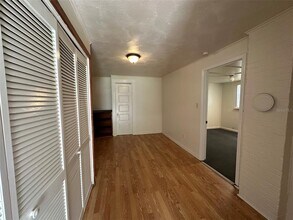 407 Poinsettia Rd in Daytona Beach, FL - Building Photo - Building Photo