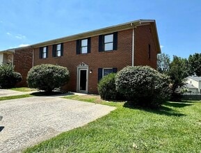 206 S Keeneland Dr in Richmond, KY - Foto de edificio - Building Photo