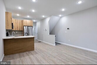 1428 W Thompson St, Unit 1 in Philadelphia, PA - Building Photo - Building Photo