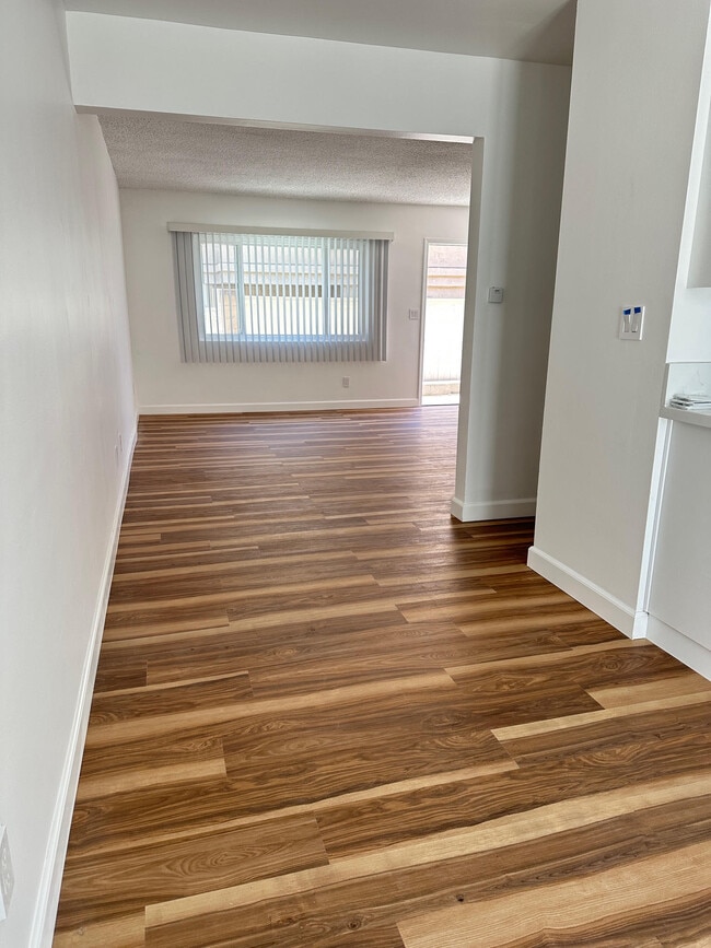 1909 Bataan Rd, Unit Unit B in Redondo Beach, CA - Building Photo - Building Photo