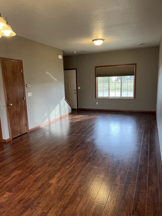 1501 N Grove Pl in Watertown, SD - Building Photo - Building Photo