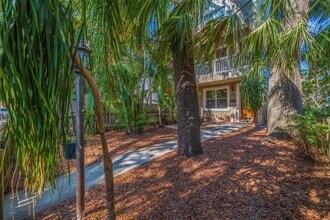 330 Lang Ct N in St. Petersburg, FL - Building Photo - Building Photo
