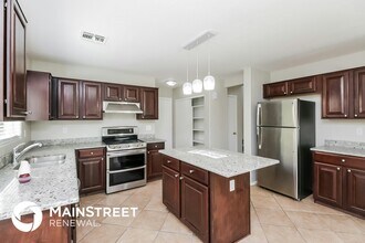 7019 S 43rd Dr in Phoenix, AZ - Foto de edificio - Building Photo