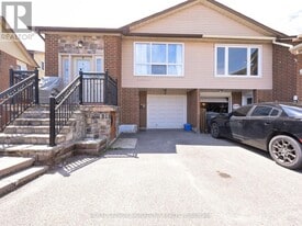 26 Peterson Ct in Brampton, ON - Building Photo