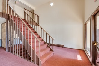 Garden Bay Square in Green Bay, WI - Foto de edificio - Lobby