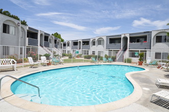 OakLeaf Apartments in Oceanside, CA - Building Photo - Building Photo