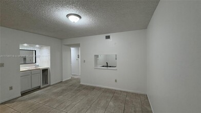 16051 Blatt Blvd in Weston, FL - Building Photo - Building Photo