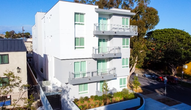 10231 Woodbine St-Unit -202 in Los Angeles, CA - Building Photo - Building Photo
