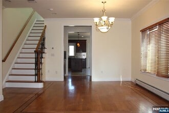 413 Westview Pl in Fort Lee, NJ - Building Photo - Building Photo