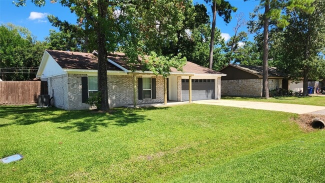 223 Sycamore Dr in Highlands, TX - Building Photo - Building Photo