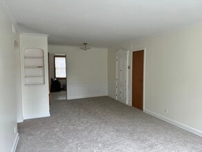 8130 W North Ave, Unit 2 in Wauwatosa, WI - Building Photo - Building Photo