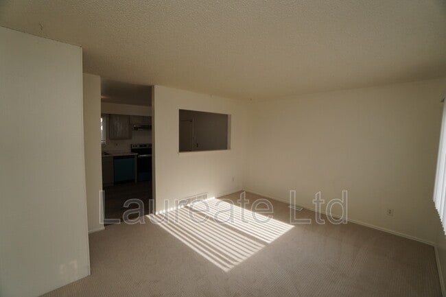 1060 S Newark St in Aurora, CO - Building Photo - Building Photo