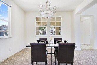 121 Portrait Ln in Patterson, CA - Building Photo - Building Photo