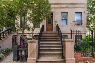 307 York St in Jersey City, NJ - Building Photo
