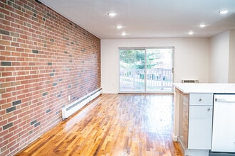 Kenmore Apartments in Southington, CT - Foto de edificio - Building Photo
