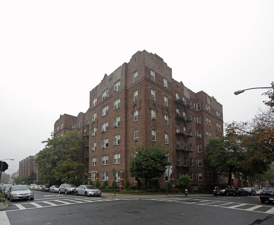 64-21 Booth St in Flushing, NY - Foto de edificio