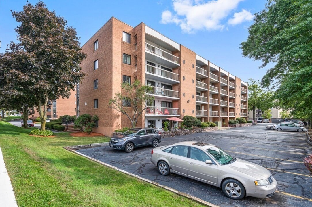 44 Main St, Unit 504 in Stoneham, MA - Building Photo