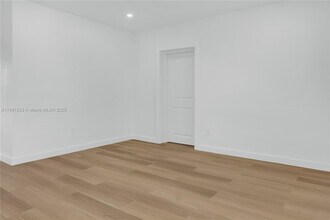 4900 SW 106th Ave in Miami, FL - Building Photo - Building Photo