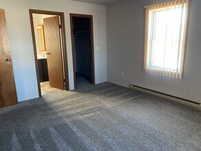 366 W 8th St in Dickinson, ND - Building Photo - Building Photo