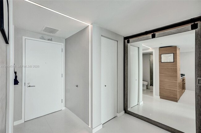 1300 S Miami Ave, Unit 4503 in Miami, FL - Foto de edificio - Building Photo