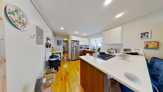 165 Boylston St, Unit 1 in Boston, MA - Building Photo
