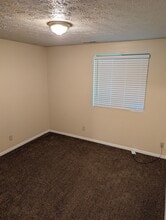 525 Hinderer Ave SW in Massillon, OH - Building Photo - Building Photo