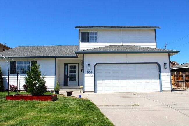 property at 808 Poplar Ave