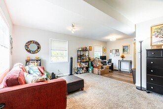 6114 Webbland Pl, Unit 1 in Cincinnati, OH - Building Photo - Building Photo
