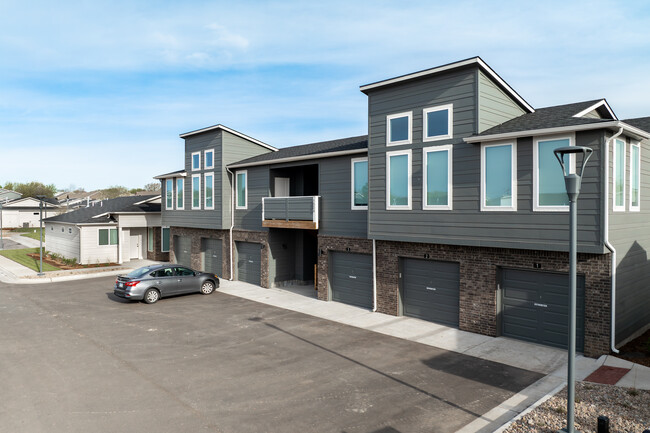 Porchlight at Auburn Hills in Wichita, KS - Foto de edificio - Building Photo