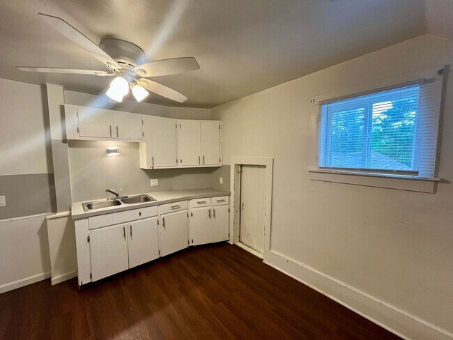 711 Adler Rd-Unit -#A ( Upper ) in Marshfield, WI - Building Photo - Building Photo