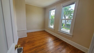 4932 Davenport St, Unit 3 in Omaha, NE - Building Photo - Building Photo