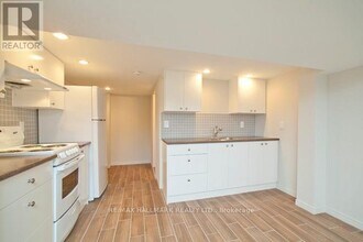 102 Robinson Ave in Toronto, ON - Building Photo - Building Photo