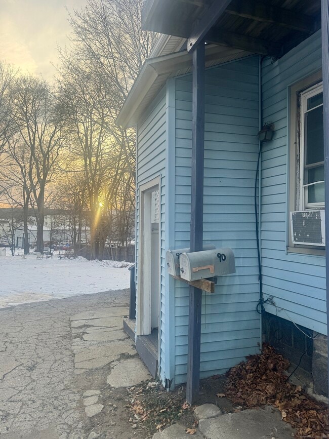 90 E Elm St in Torrington, CT - Building Photo - Building Photo