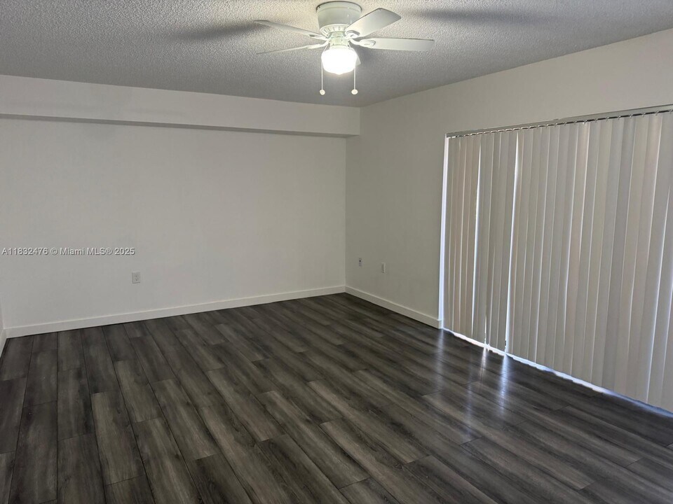 513 Green Springs Pl in West Palm Beach, FL - Building Photo