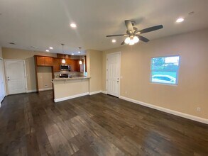 920 Roanoke Ave in Sacramento, CA - Building Photo - Building Photo