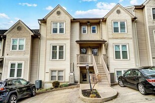 955 Auburnview Dr in Cincinnati, OH - Building Photo