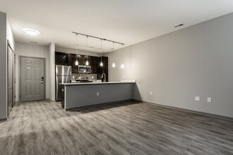Bella Vista Apartments in Fishers, IN - Foto de edificio - Building Photo
