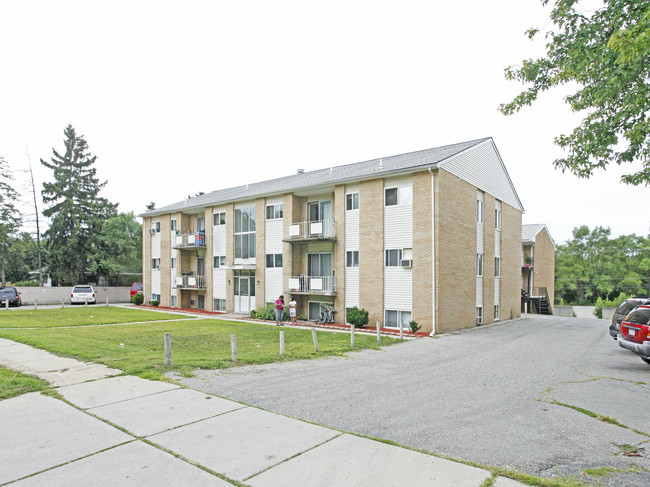 Brownell Apartments in Utica, MI - Building Photo - Building Photo