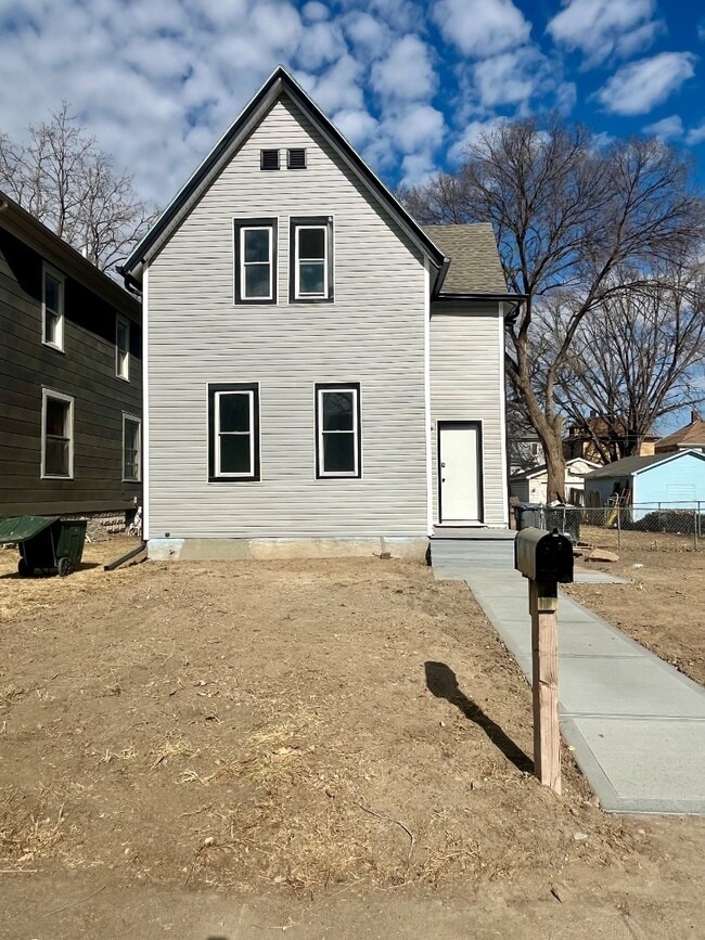 property at 914 7th Ave