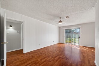 4511 Bayou Vista Dr in Houston, TX - Building Photo - Building Photo