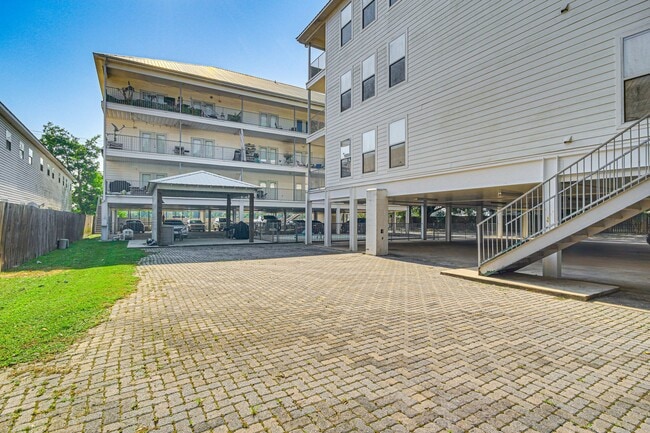 The Sand Dollar Condominiums in Biloxi, MS - Foto de edificio - Building Photo