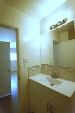 7125 Hawthorn Ave in Los Angeles, CA - Building Photo - Building Photo