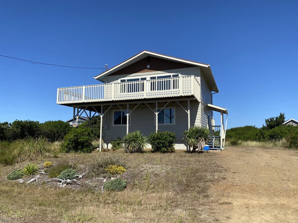 934 Starfish Ct SW in Ocean Shores, WA - Building Photo