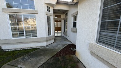 2036 Schaffhausen St in Manteca, CA - Building Photo - Building Photo