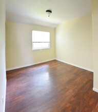21 Cannon Rd, Unit 21 in East Hartford, CT - Building Photo - Building Photo