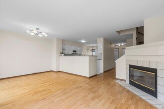 8966 W Heathwood Cir in Niles, IL - Building Photo - Building Photo