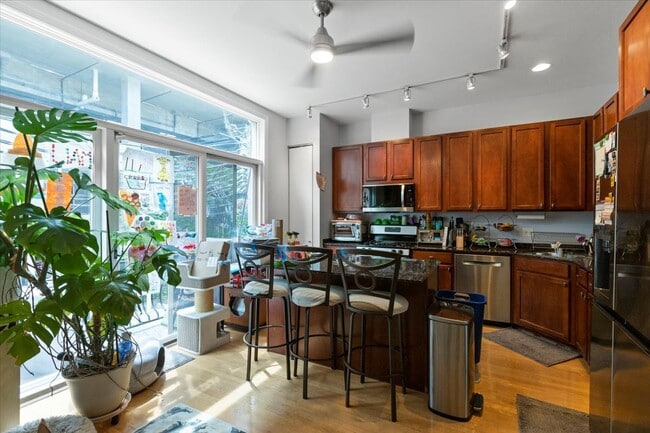 849 W Ohio St in Chicago, IL - Building Photo - Building Photo