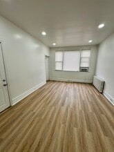 204 Zabriskie St in Jersey City, NJ - Building Photo - Building Photo