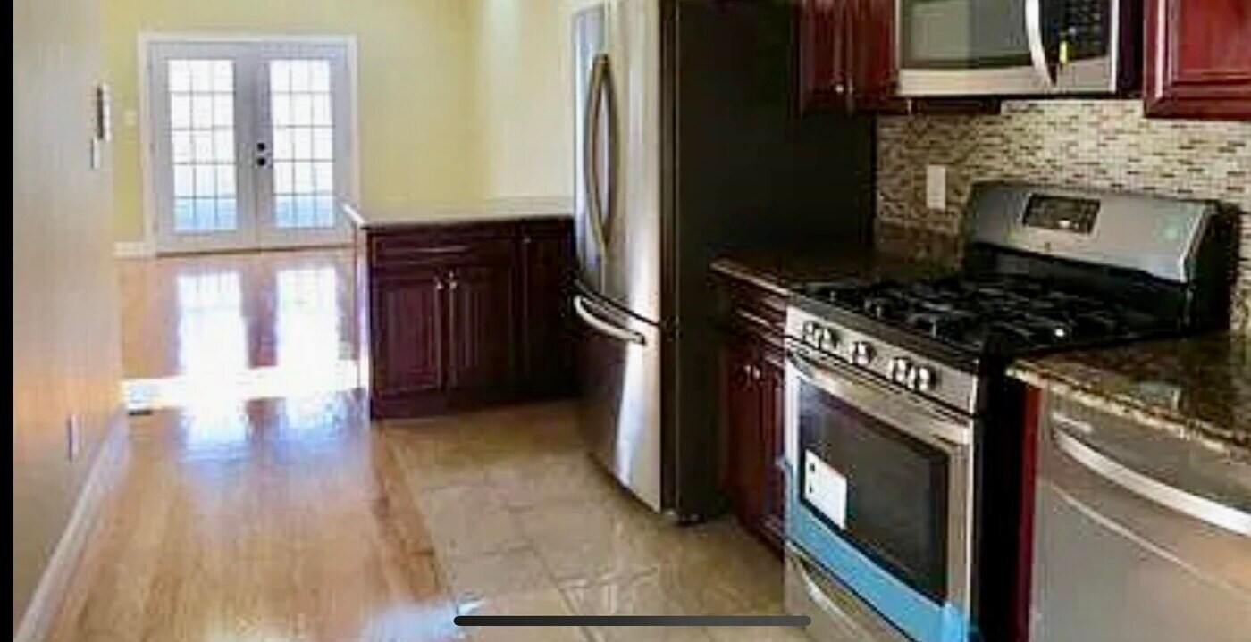 312 Randolph Ave in Jersey City, NJ - Building Photo